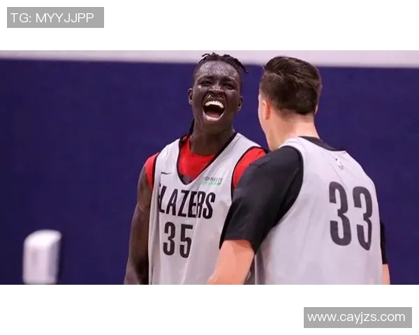 开拓者与山猫的激烈对决谁能在赛场上笑到最后