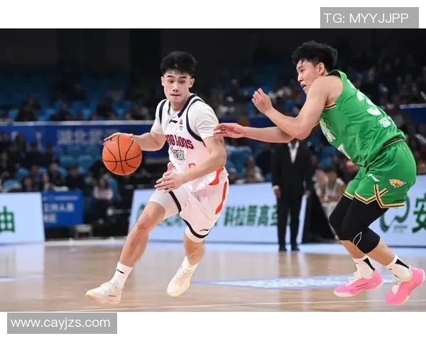 广东龙狮与辽宁本钢激战正酣谁能在赛场上笑到最后